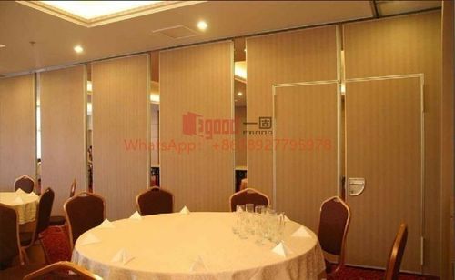 Dernières solutions de l'entreprise Utilisez une cloison coulissante pour faire de votre hall d'hôtel un 