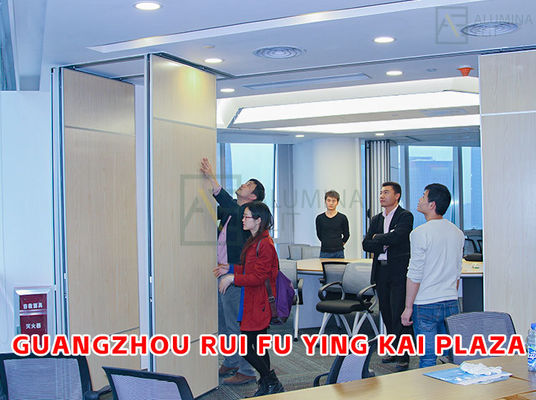 Un bon prix. Cloison acoustique en bois ignifuge avec profilé 6061-T6 et cadre en acier Q235 pour espaces de coworking en ligne