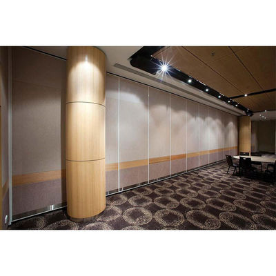 Salle d'expositions Parement acoustique mur pliable Parement opérationnel