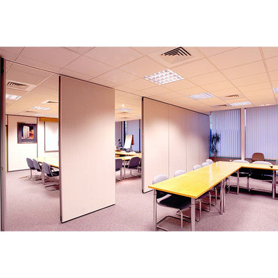Paroi de séparation mobile coulissante insonorisée épaisseur de 68 cm personnalisée