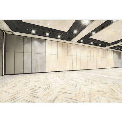 Salle de banquet avec salle de bureau