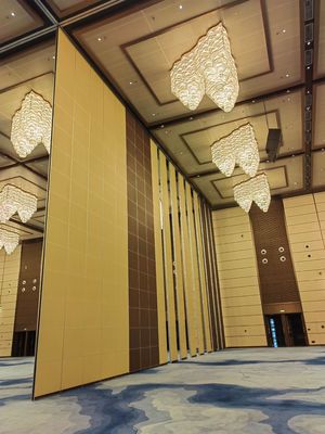 Salle de réunion Parement acoustique en bois Parement coulissant Plafond personnalisé