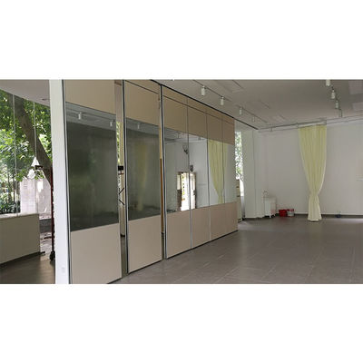 Panneaux de séparation mobiles de qualité commerciale. Diviseurs d'espace anti-bruit et anti-incendie. Cadre réutilisable et durable.