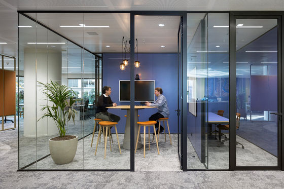 Parement de verre de bureau moderne sur mesure Mur insonorisé cadre en aluminium Diviseur de verre trempé pour espaces commerciaux