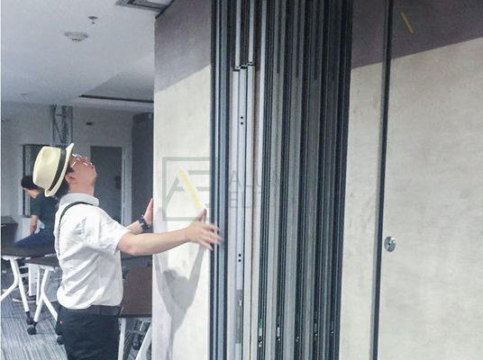 Un bon prix. Commercial Movable Walls with 68mm-105mm Thickness 304 Stainless Steel Rollers and 56dB Sound Insulation en ligne