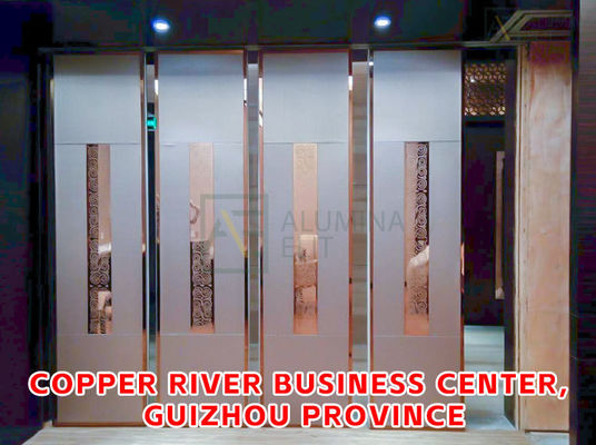 Un bon prix. Dimensions personnalisables Partition pliable avec cadre en aluminium et matériau MDF pour des espaces polyvalents en ligne